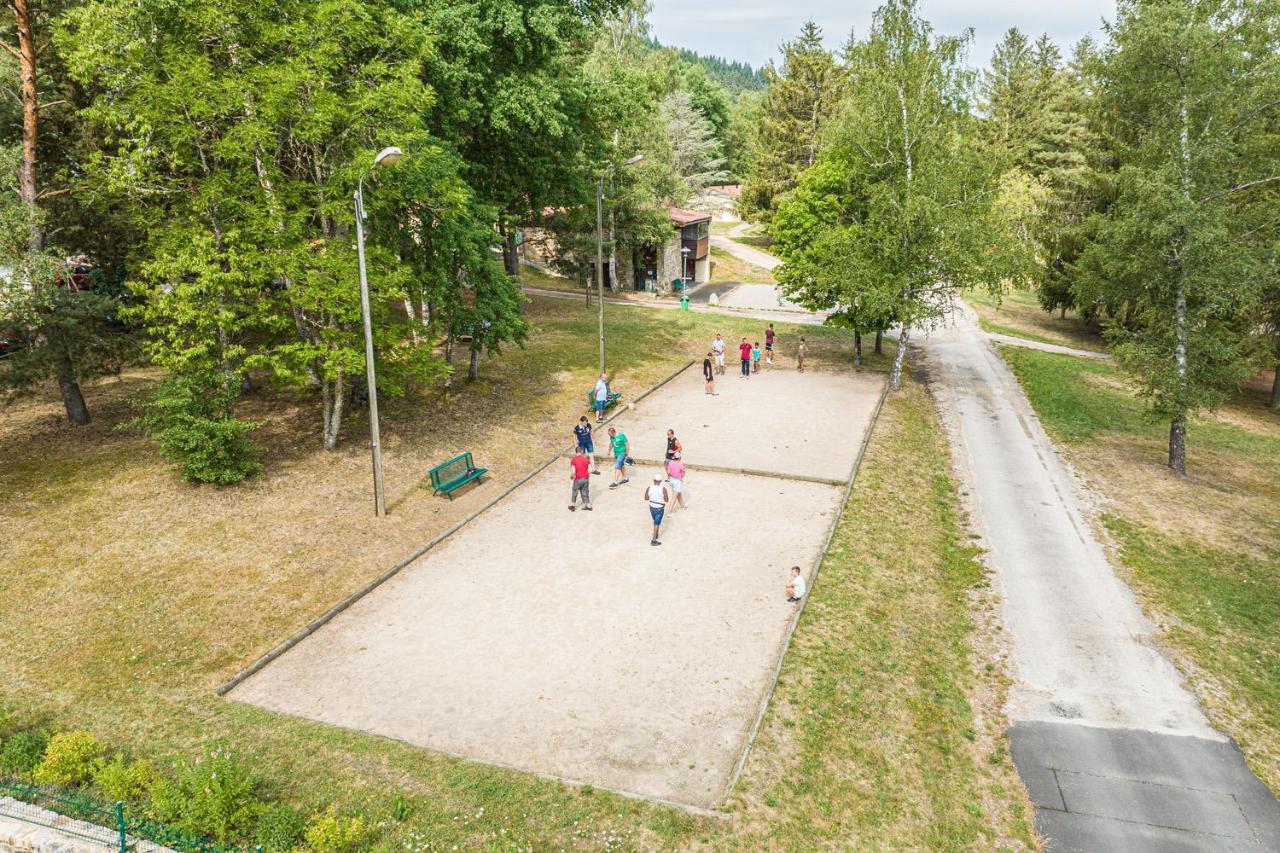 Village De Gites De La Foret De Ganigal Le Malzieu-Ville Exteriér fotografie