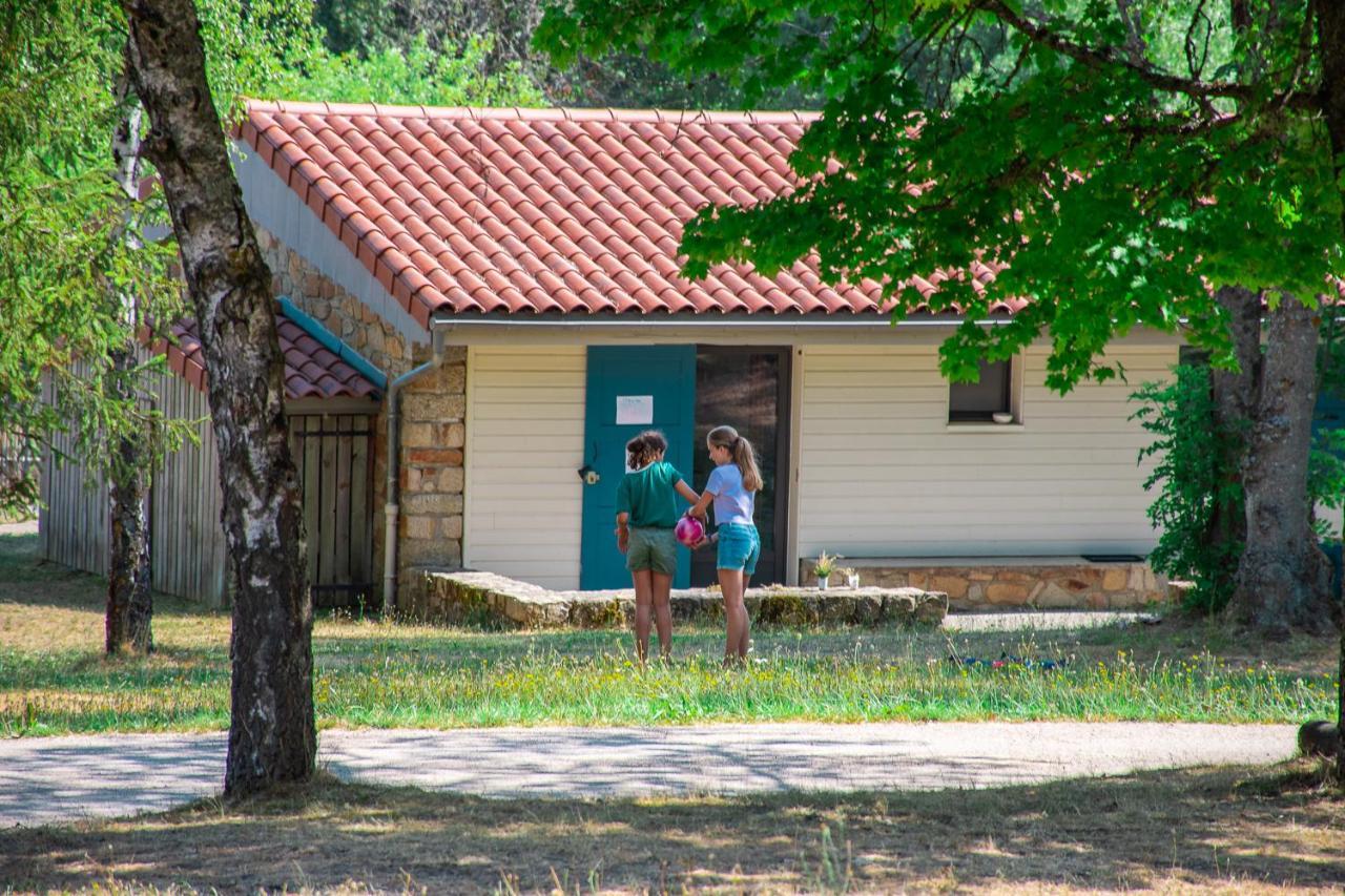 Village De Gites De La Foret De Ganigal Le Malzieu-Ville Exteriér fotografie