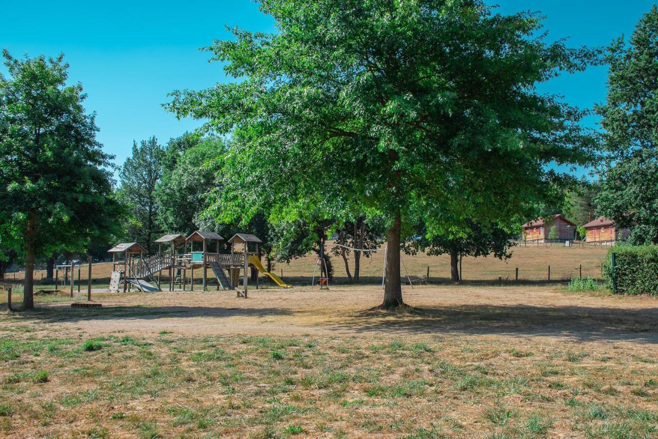 Village De Gites De La Foret De Ganigal Le Malzieu-Ville Exteriér fotografie