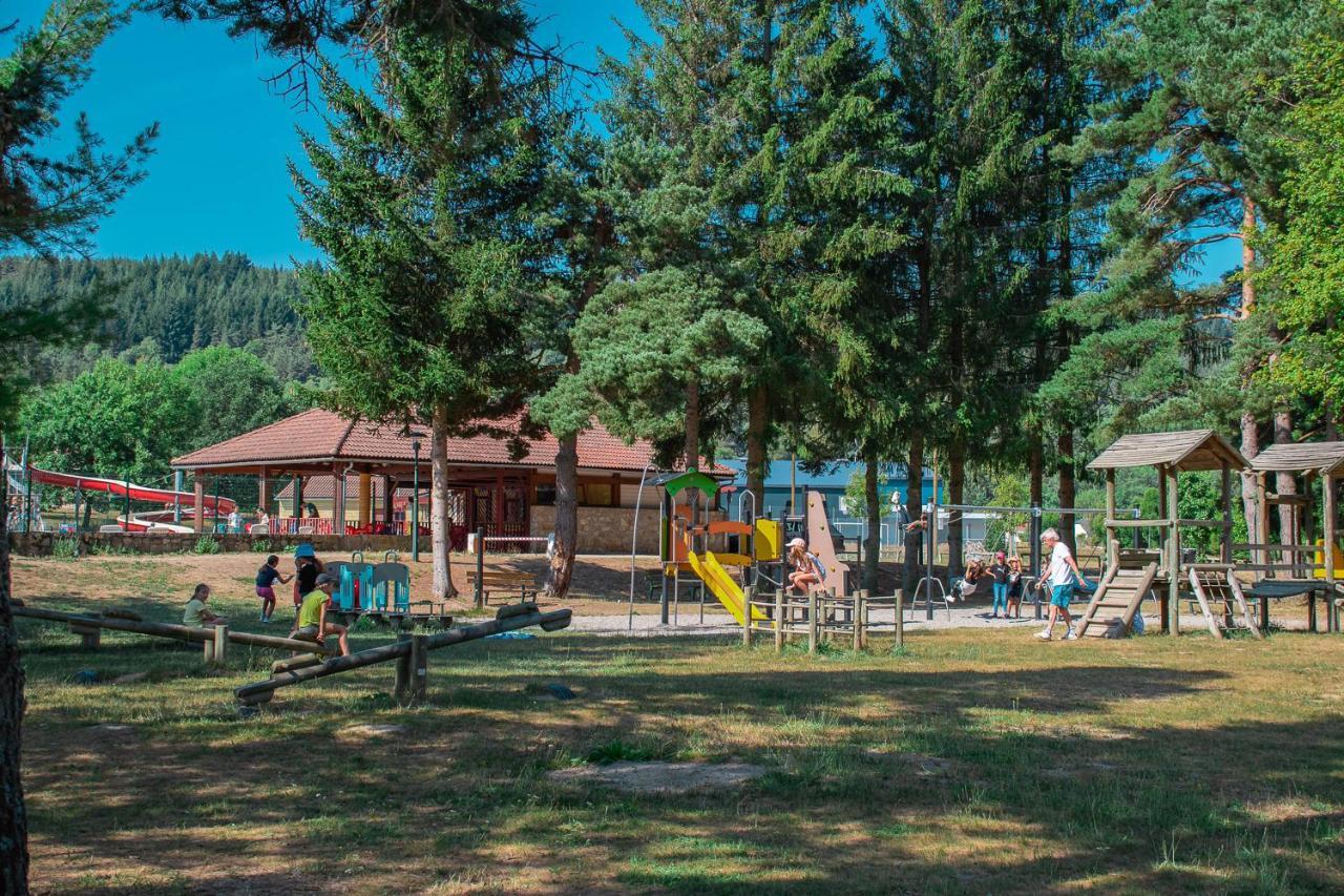 Village De Gites De La Foret De Ganigal Le Malzieu-Ville Exteriér fotografie